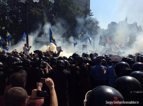Аваков и «Правый сектор»: побоище в Киеве под Радой устроили подонки из «Свободы»