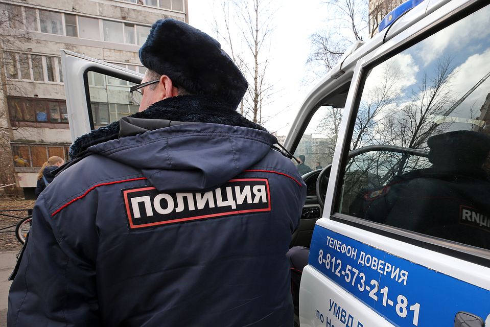 Кровавая расправа на кондитерской фабрике в Москве: уволенный директор открыл огонь по посетителям и взял заложников, есть погибшие - кадры