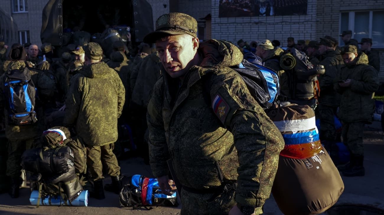 РФ устроила принудительную мобилизацию украинцев на временно оккупированных территориях, в том числе молодежи, – ЦНС