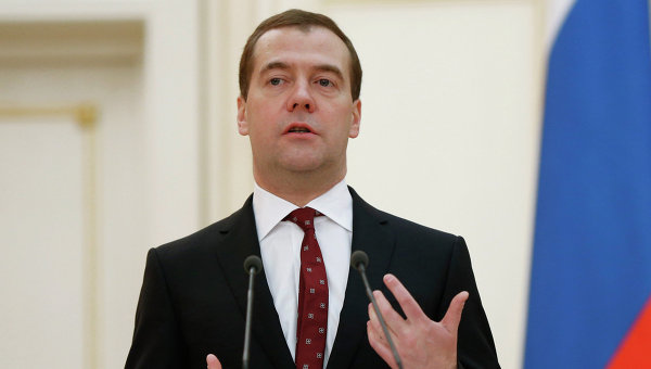 Медведев: российские вооруженные силы отступили от границ Украины не из-за санкций