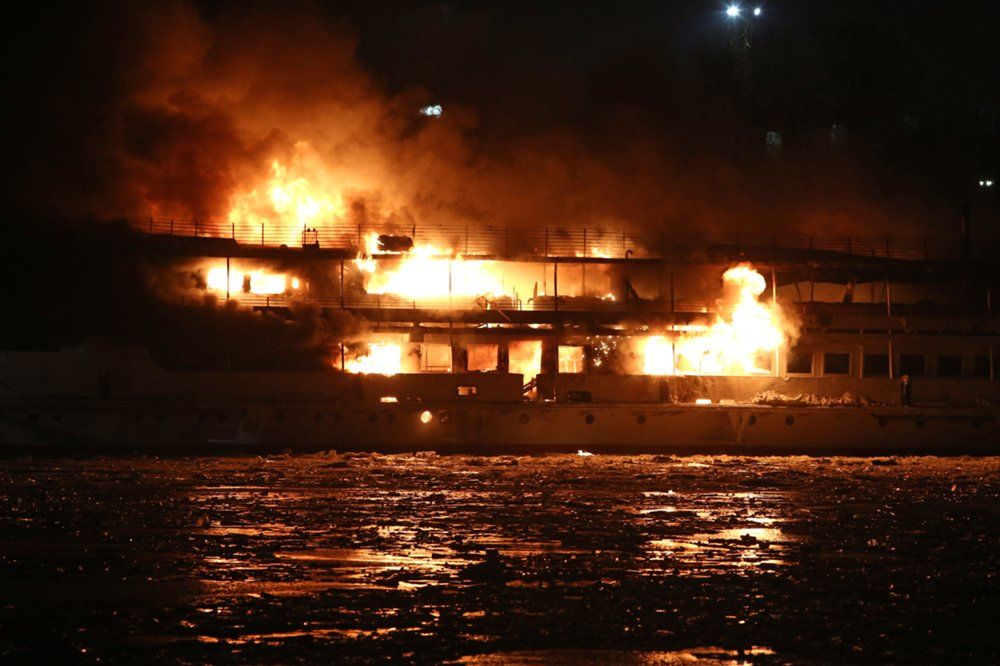 На Канарах пылал российский траулер, много погибших моряков