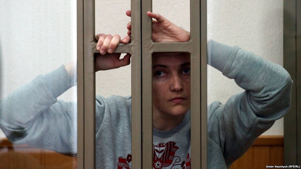 Надежду Савченко заставили заплатить 30 тысяч рублей штрафа за то, что она была похищена террористами "ЛНР" и вывезена на территорию РФ