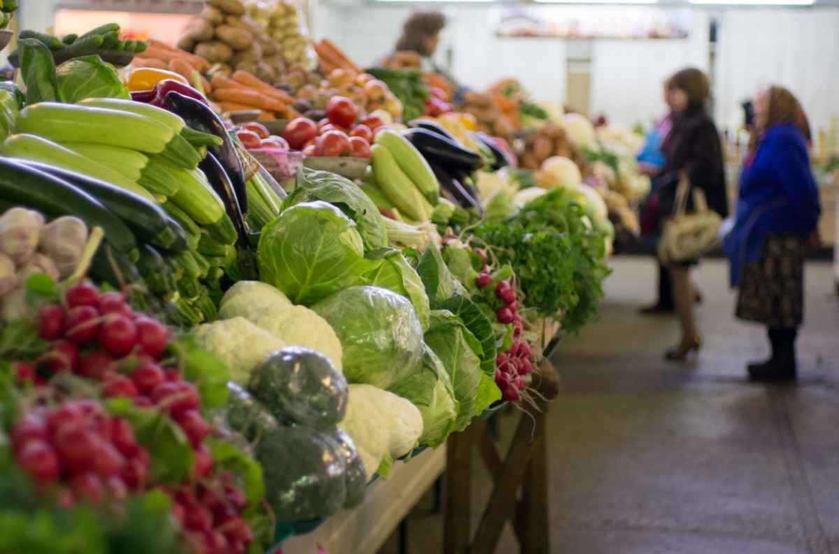 После ряда протестов в Украине могут открыть продуктовые рынки по просьбе Зеленского