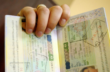 С 7 октября в Украине вступили в силу новшества в получении долгосрочных виз для иностранцев
