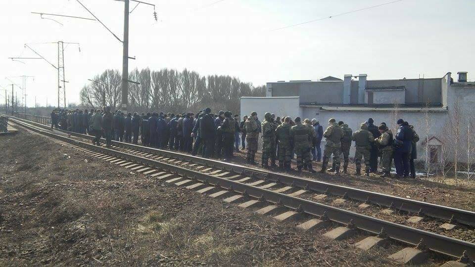 Важная ветка на железной дороге Москва-Киев взята под полный контроль активистами торговой блокады: появились фото и специальное заявление Штаба
