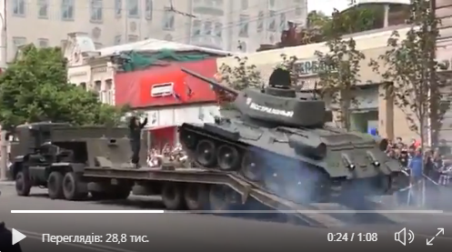 В России танк заглох прямо после парада и едва не рухнул на толпу: видео взорвало соцсети