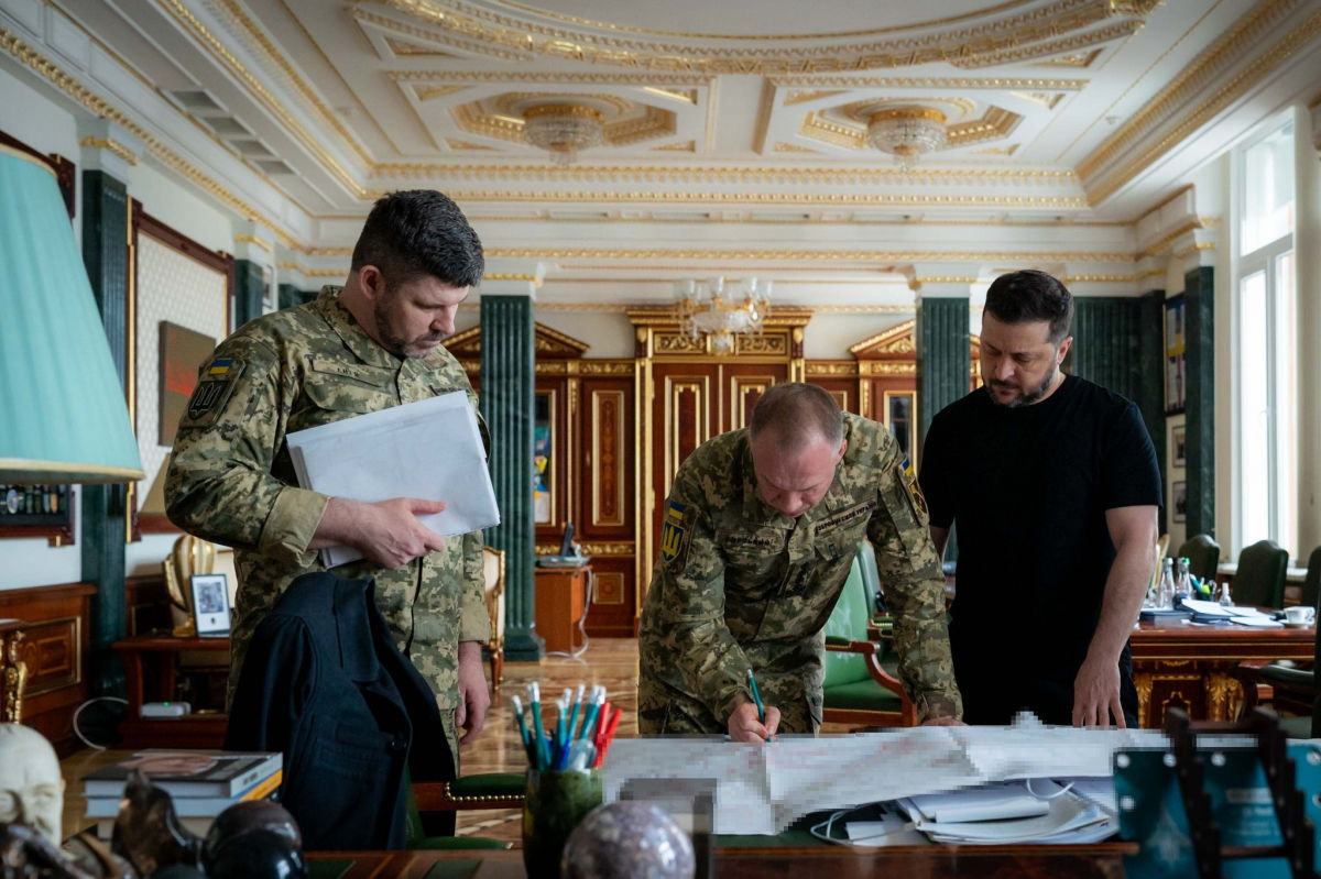 Зеленский, Сырский и Гнатов определили приоритеты: самые горячие направления и дальнобойные операции