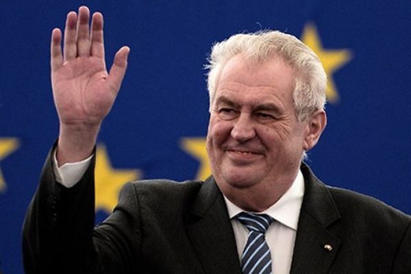 Любитель "русского мира" - президент Чехии стал на сторону ратификации СА Украины и ЕС