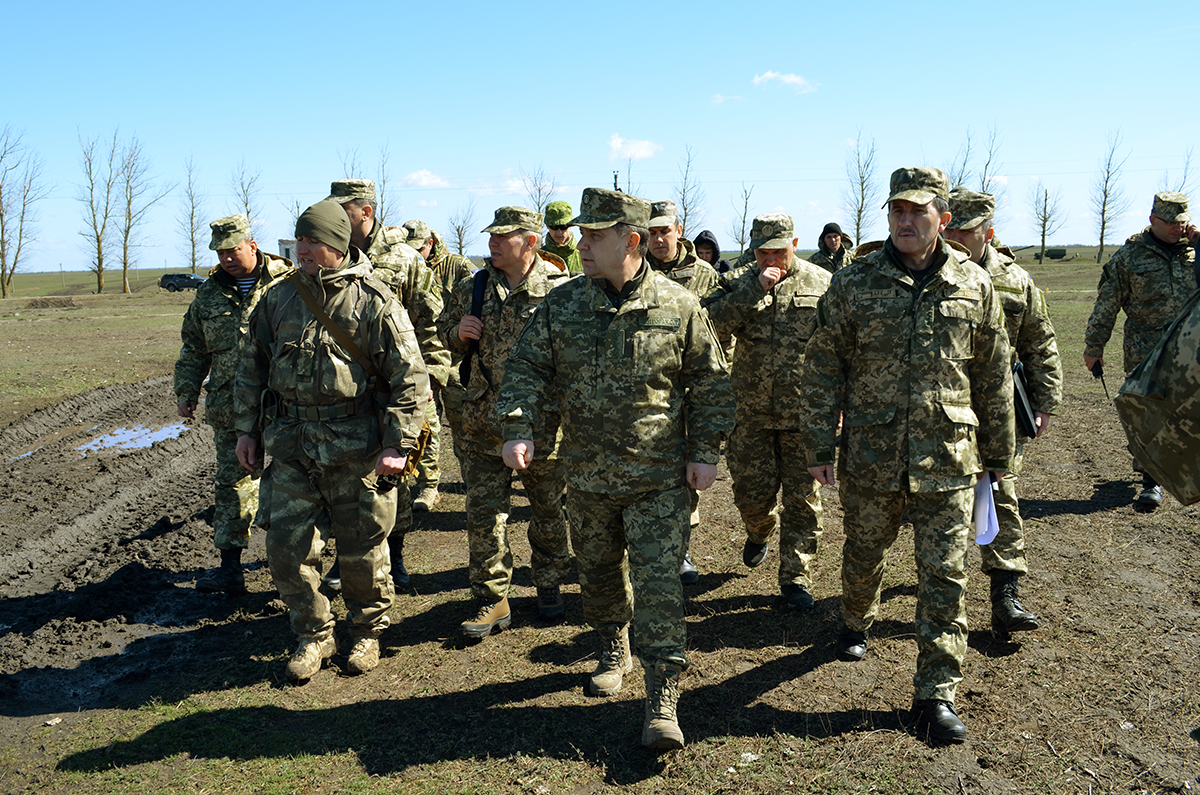 Полторак: Украинской армии нужно избавиться от советской системы подготовки