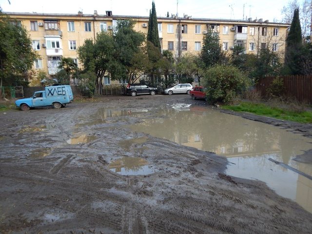 "Вишенка" на торте убожества и запустения: свежие фото из оккупированной и "умирающей" Ялты поразили,- опубликованы кадры