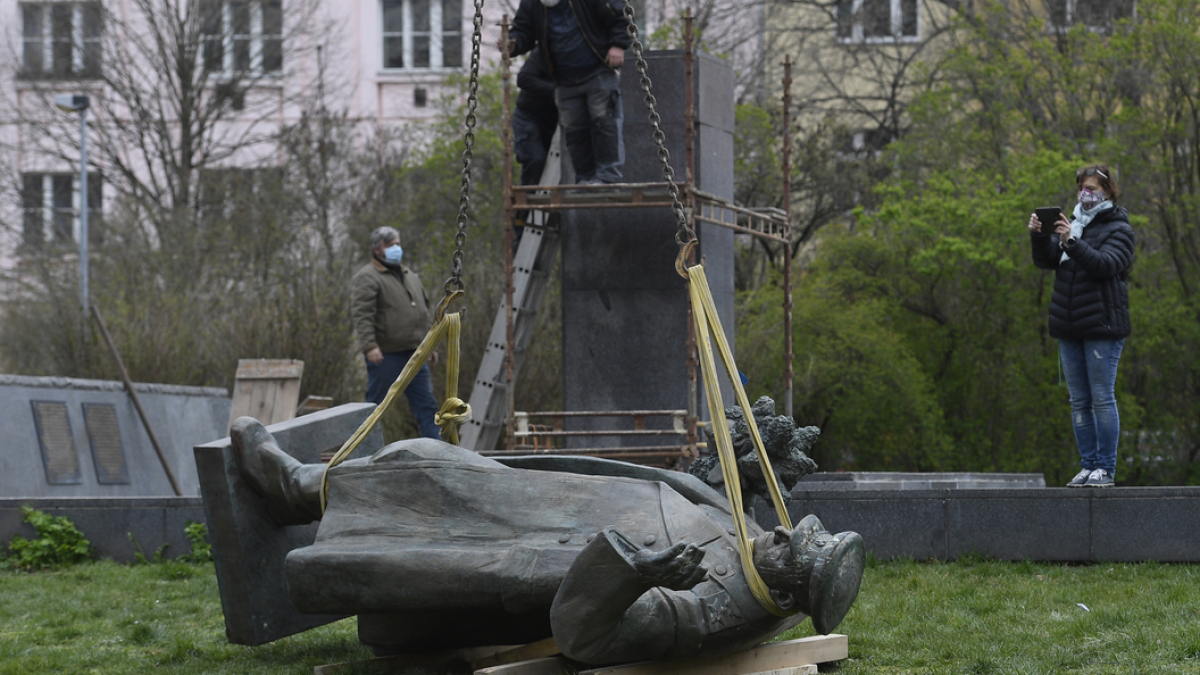 Демонтаж монумента Коневу в Праге: памятник маршалу могут перенести в Тверь, детали