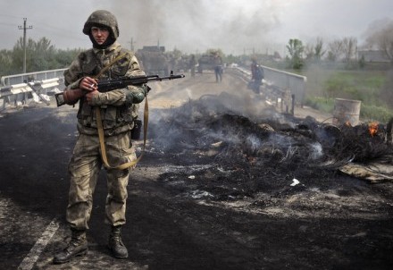 Боевики "ДНР" обострили ситуацию в Красногоровке: жилые кварталы города истерзаны огнем 152-мм артиллерии и зенитных установок