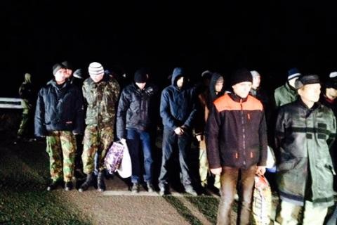 Минобороны: из плена освобождены два бойца и восемь волонтеров
