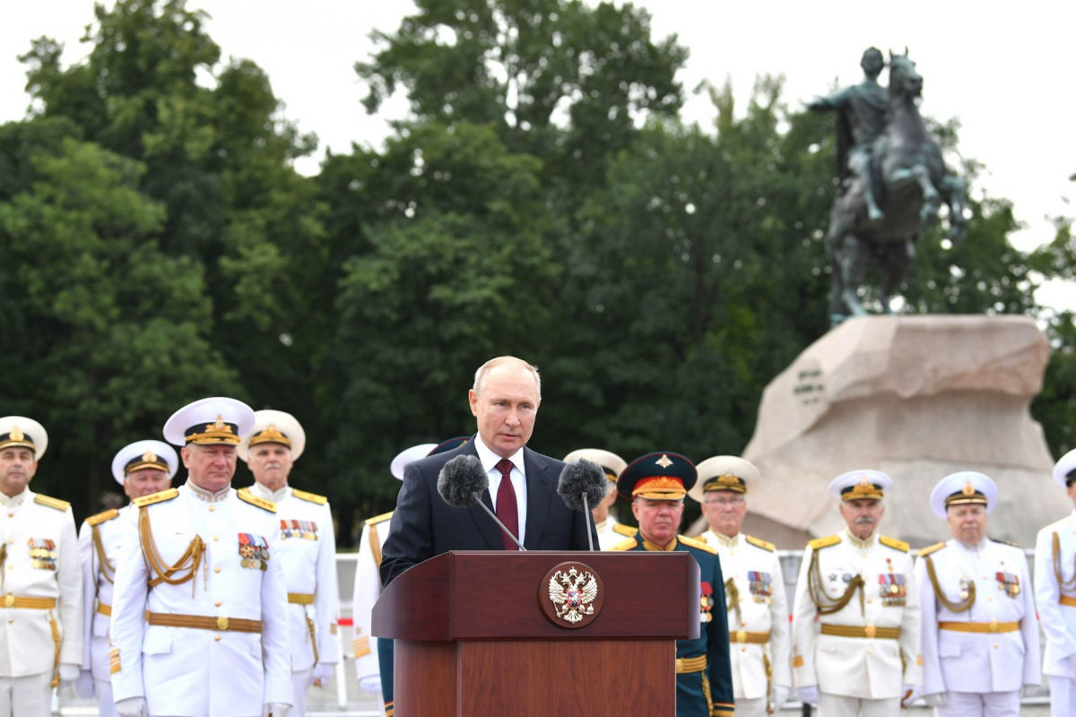 ​Путин на военном параде в Петербурге грозил врагам России: "Способны нанести неотвратимый удар"