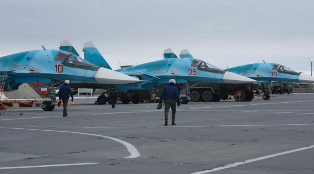Поражены 7 самолетов, включая "СУ-30" и "БЭ-200": новые подробности удара дронов ГУР по аэродрому в Ейске