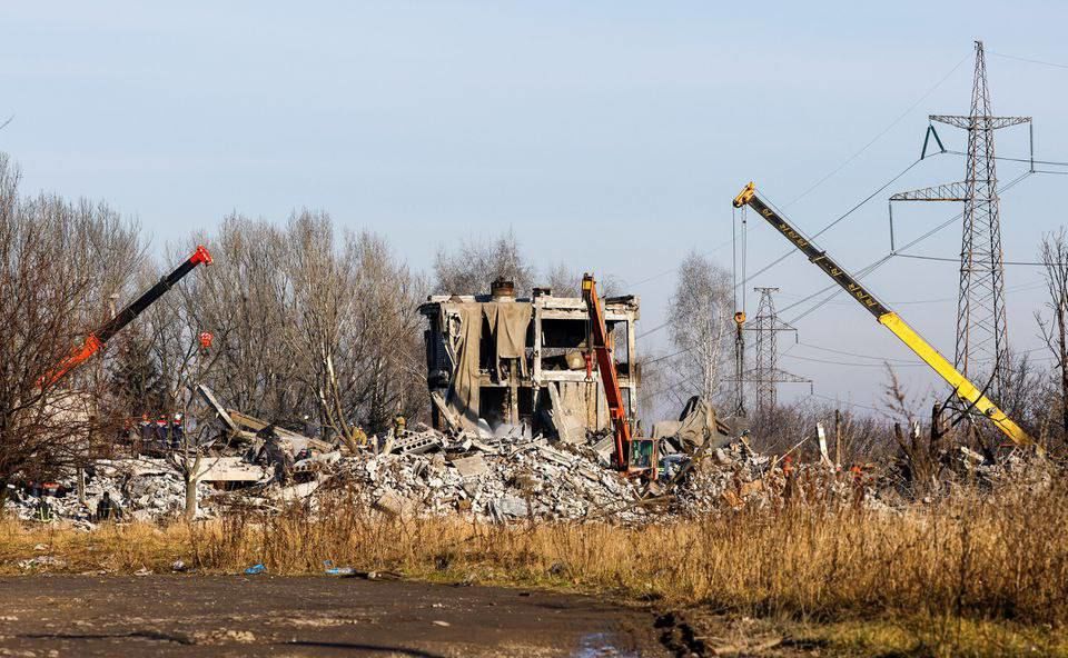 Здание ПТУ в Макеевке просто "стерто" точными ударами: в Сети публикуют фото колоссальных разрушений
