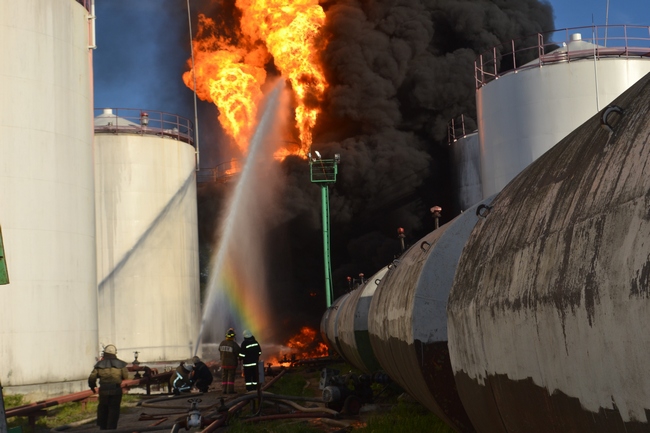 Масштабный пожар нефтебазы под Киевом. Прямая видео-трансляция