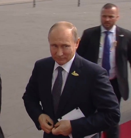 Саммит G20 в  Гамбурге: Путин так надеется на встречу с Дональдом Трампом, что прибыл на саммит одним из первых, - кадры