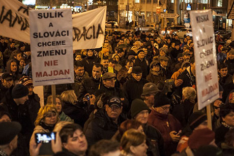 В Словакии прошел протест против правительства с требованием отставки премьер-министра