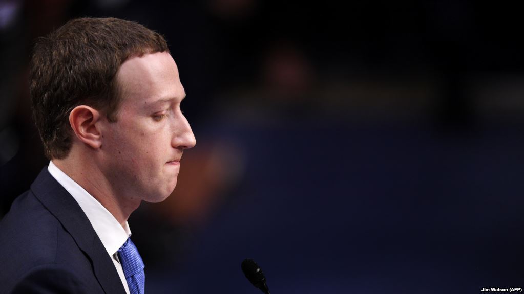 ​Массовая утечка данных с Facebook: Цукерберг согласился выступить с ответом перед Европарламентом