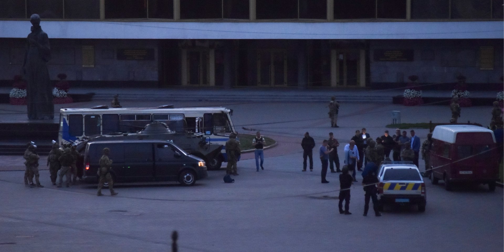 Полное видео задержания террориста Максима Кривоша в Луцке показали в Сети