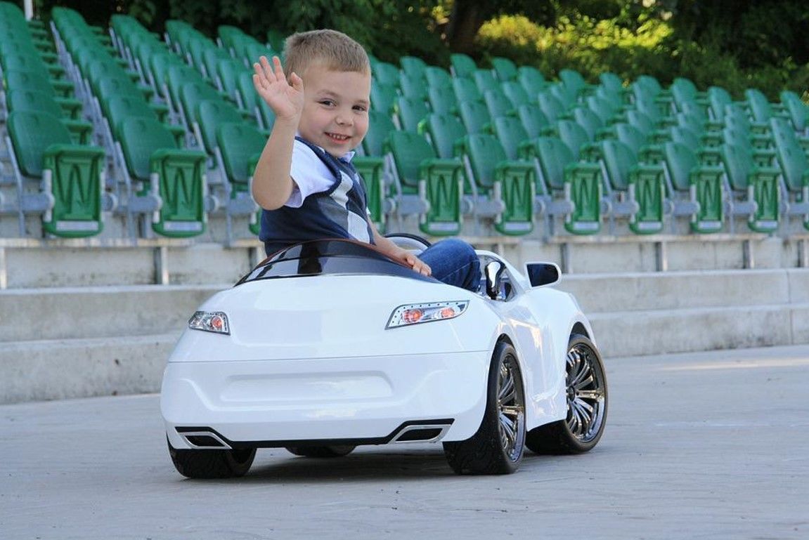 Детский электромобиль: как взрослый, но маленький 