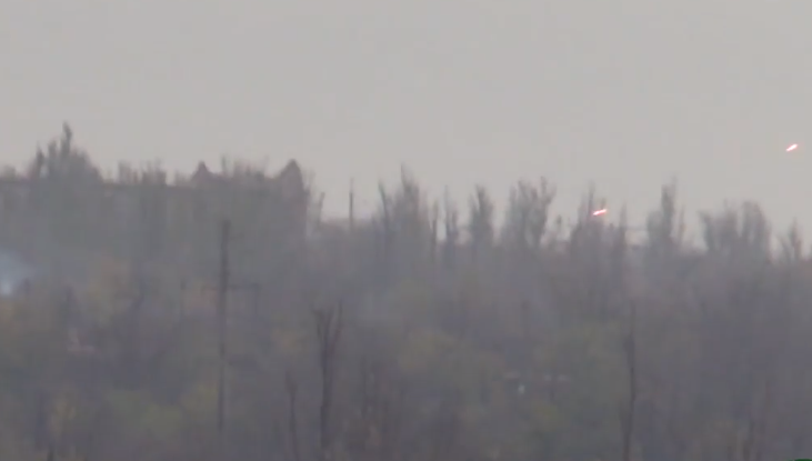 Бьют по своим: в АТО обнародовали видеодоказательство, как террористы под Песками обстреливают оккупированную часть Донецкой области, - кадры