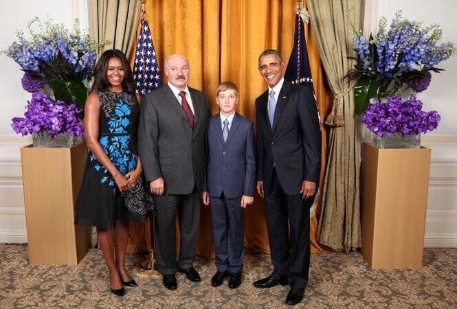  Соцсети о фото Лукашенко, его сына и четы Обамы: Американцы усыновили белорусского сироту