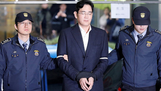 Топ-менеджера компании Samsung приговорили к пяти годам тюремного заключения по коррупционным статьям