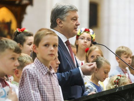 ​Украинские дети спели гимн вместе с Порошенко в мадридском соборе