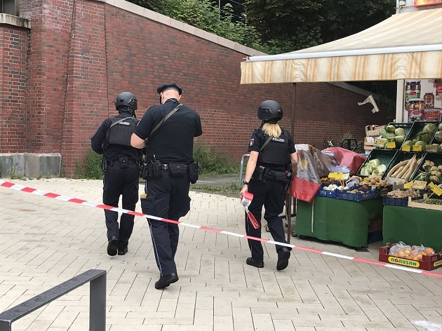 Трагедия в Гамбурге: мужчина с ножом напал на покупателей супермаркета - кадры