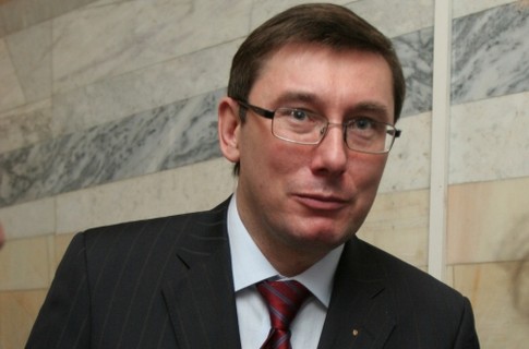 Луценко пригрозил Яценюку отставкой: У меня уже картинки с кроликом закончились
