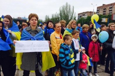 Мариупольцы митинговали против вывода военных из Широкино