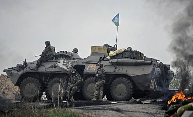 В Донецке целый день идут бои: по городу носятся скорые, жители - в подвалах