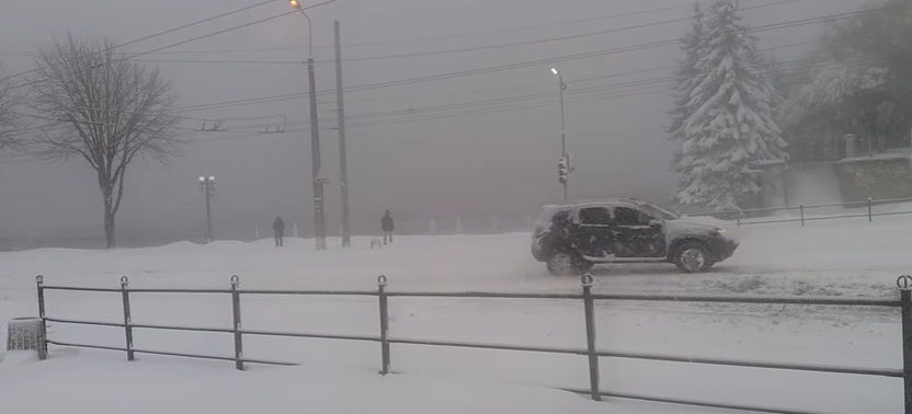 В Украине продолжается мощный снегопад: появились первые видео оцевидцев из засыпанных снегом городов