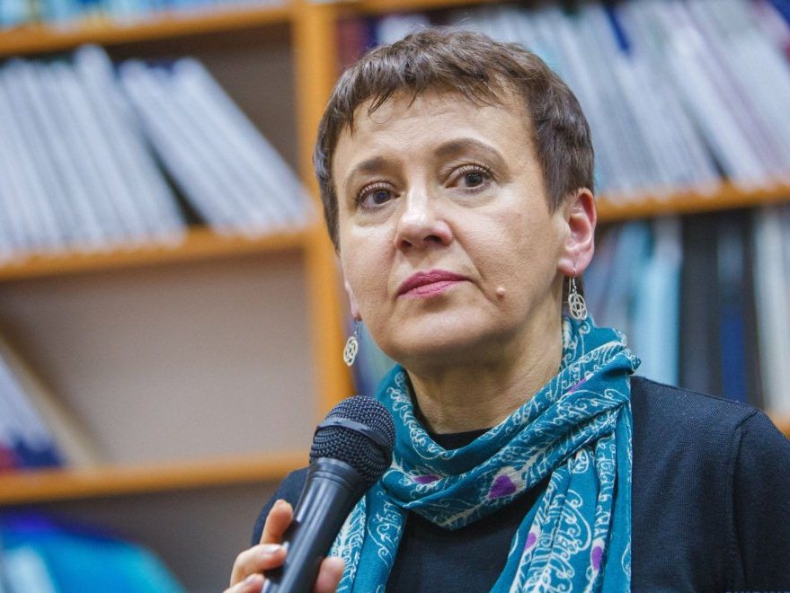 73% растаяли: Забужко вынесла Зеленскому "приговор" в переломный  для Украины момент