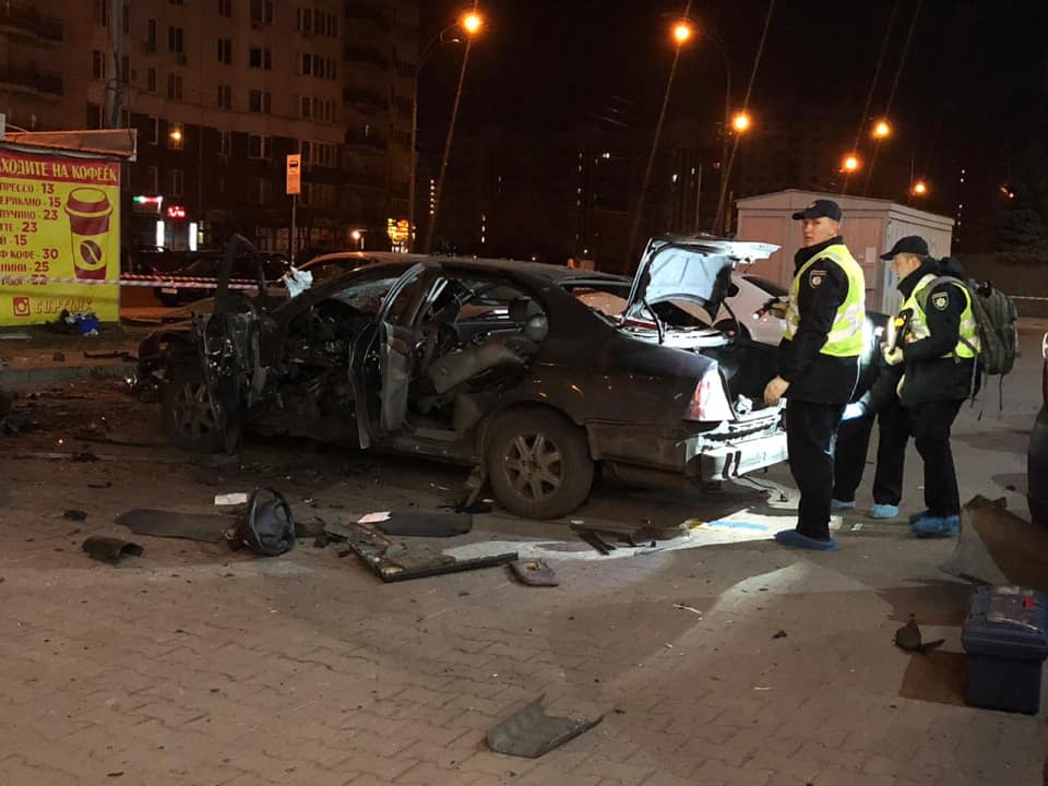 В Киеве взорвали машину офицера разведки с Донбасса: раненый диверсант подорвался сам и задержан на месте