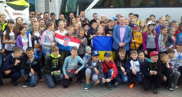 ФИФА организовывает для детей переселенцев зоны АТО отдых в Хорватии