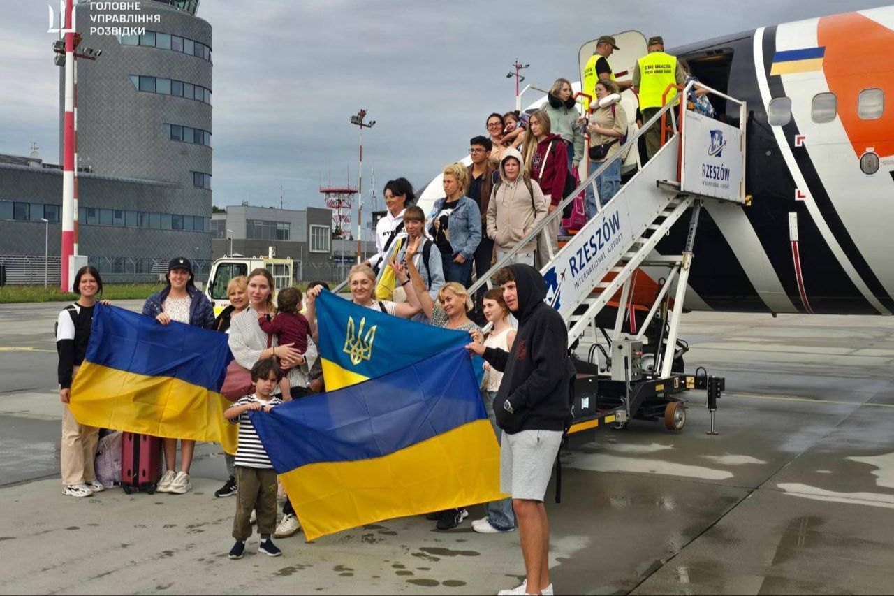 ​Украинцев экстренно эвакуируют из Ливана: МИД вместе с ГУР вывезли 30 женщин и детей