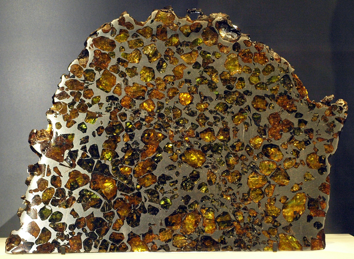 Ученые заглянули внутрь необыкновенного метеорита Сеймчан - кадры