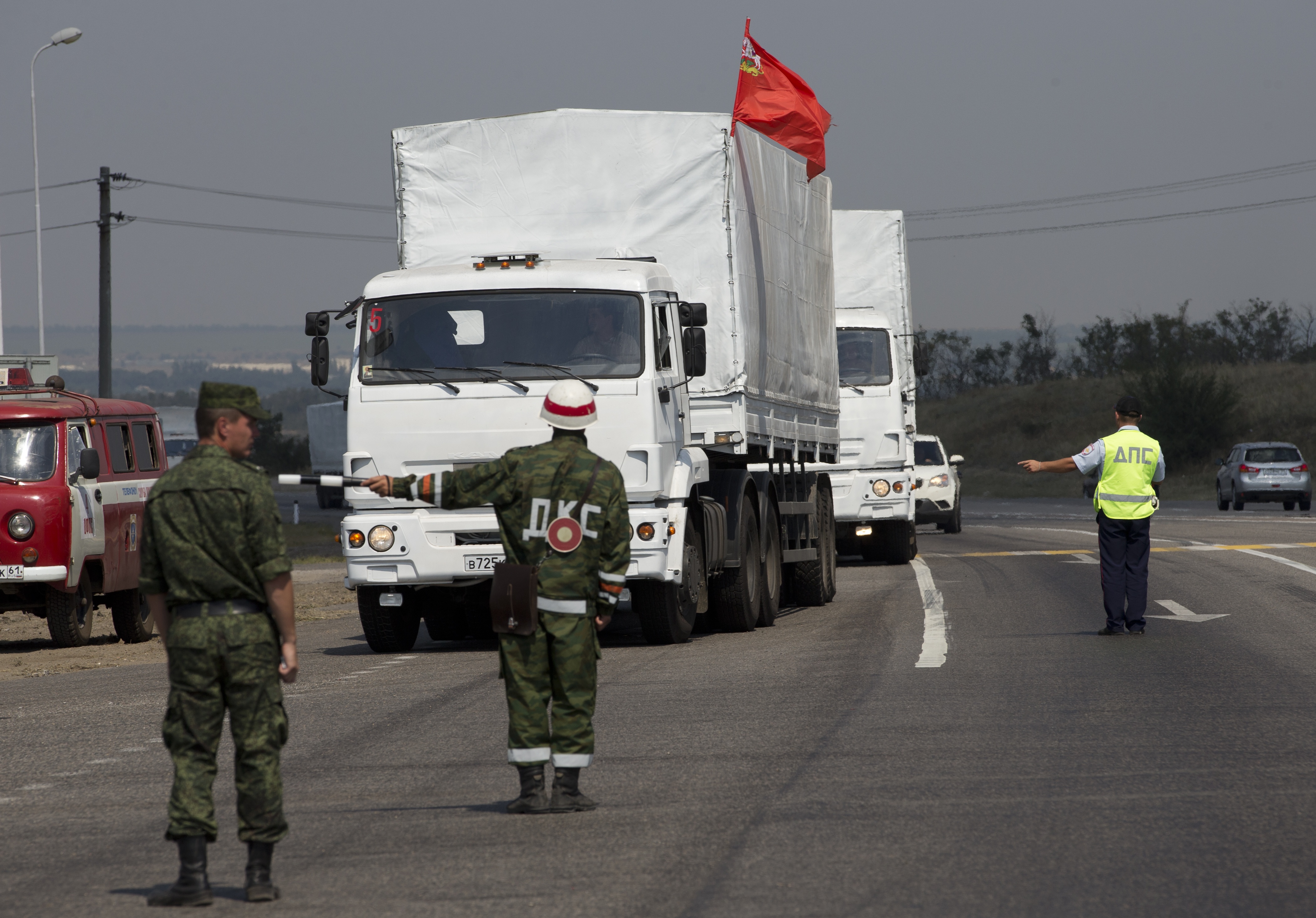 Первые 34 грузовика из гуманитарной колонны вернулись в Россию