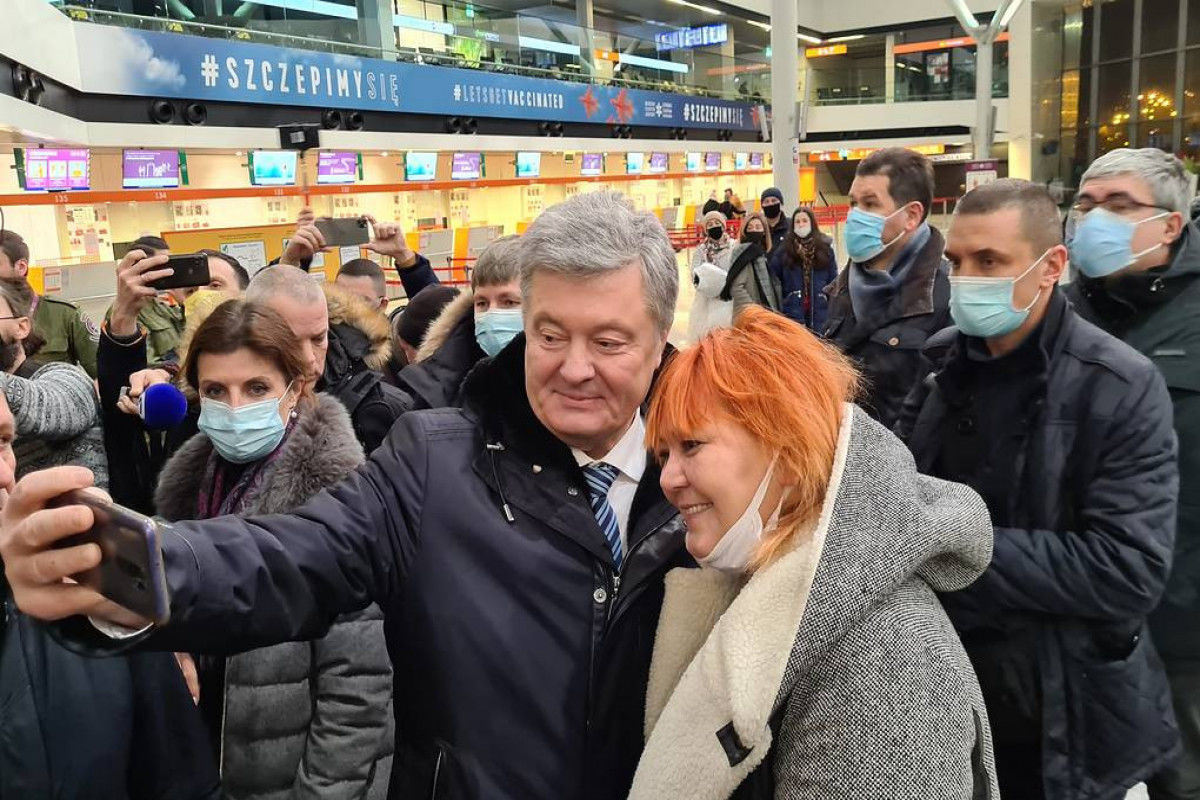 ​Порошенко, направляющийся в Украину, выложил фото с борта самолета