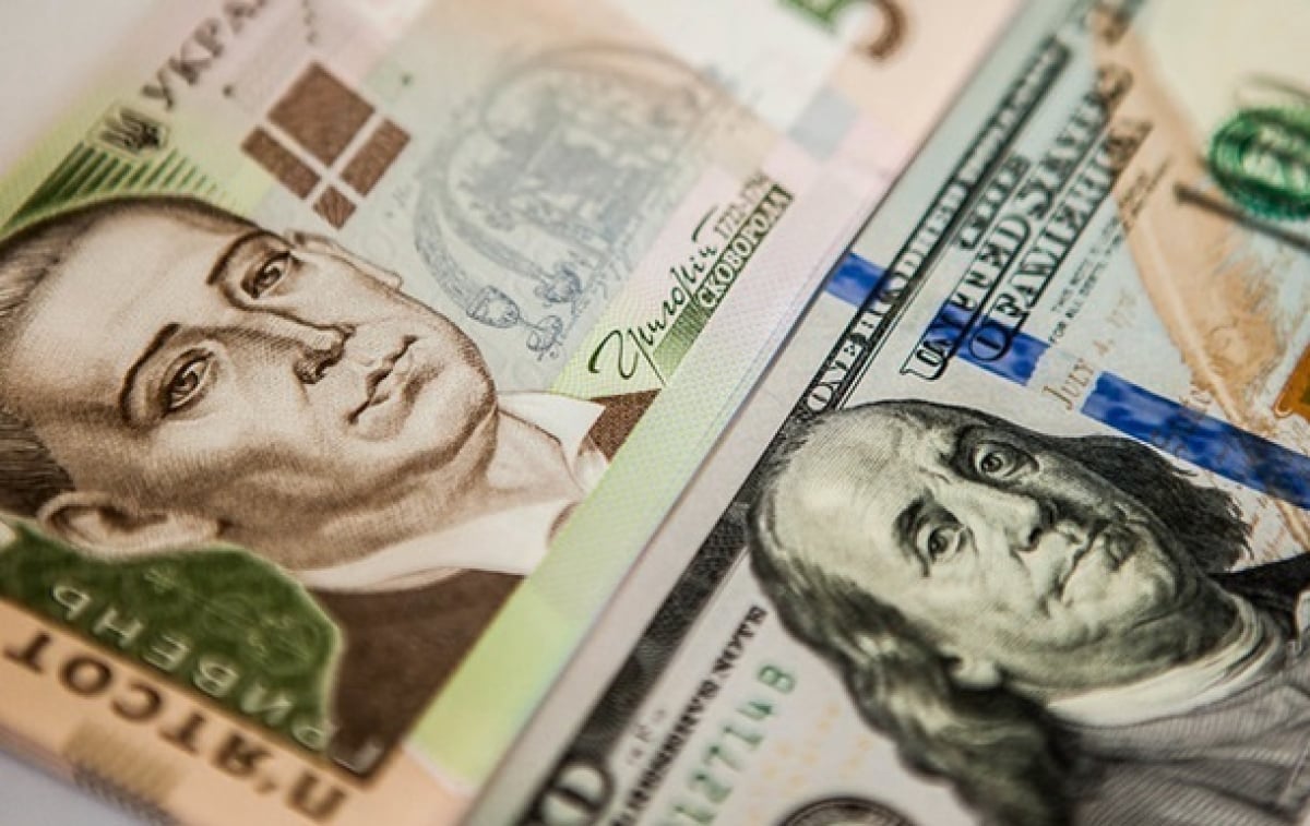 Доллар "неожиданно удивил": Нацбанк установил курс валют на 31 марта