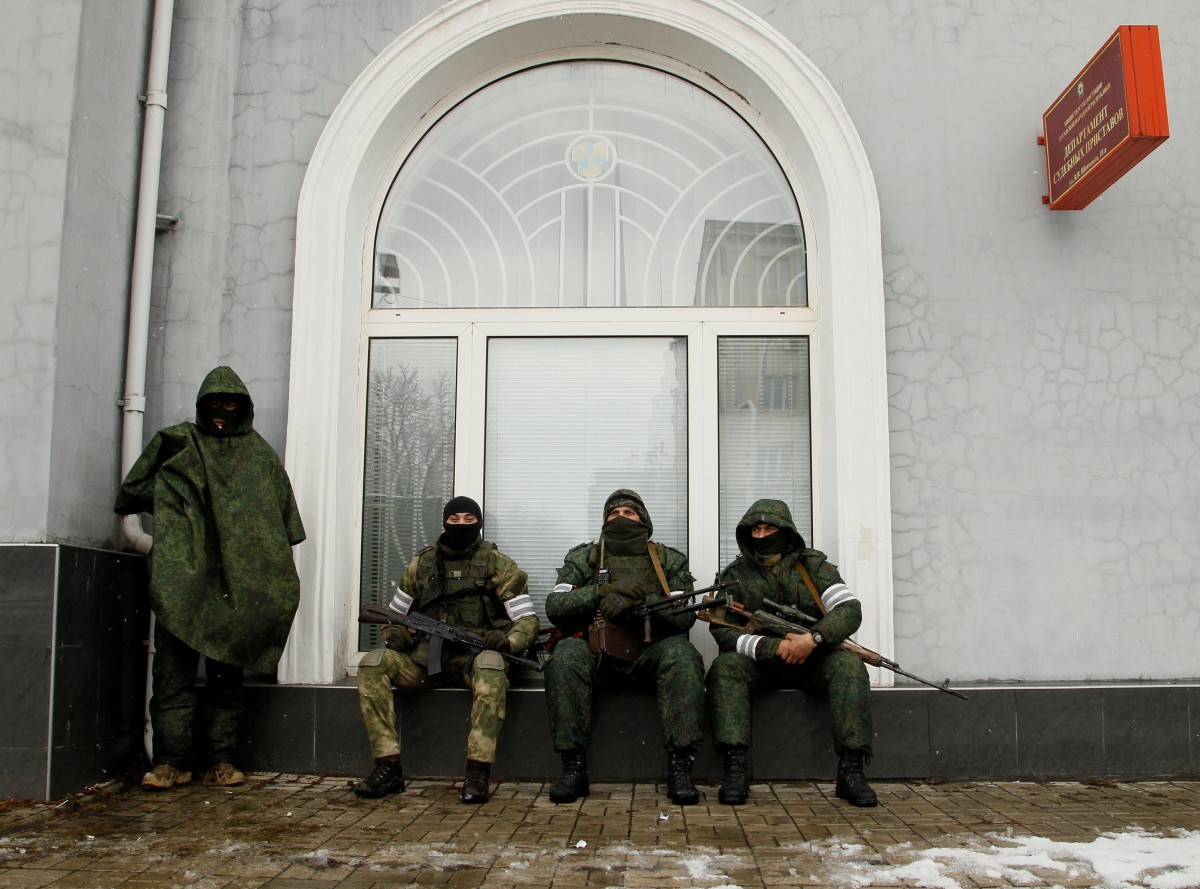 В ОБСЕ заявили об обострении ситуации в "ЛНР": оккупированный Луганск наводнила новая партия неизвестных военных с белыми повязками, - подробности