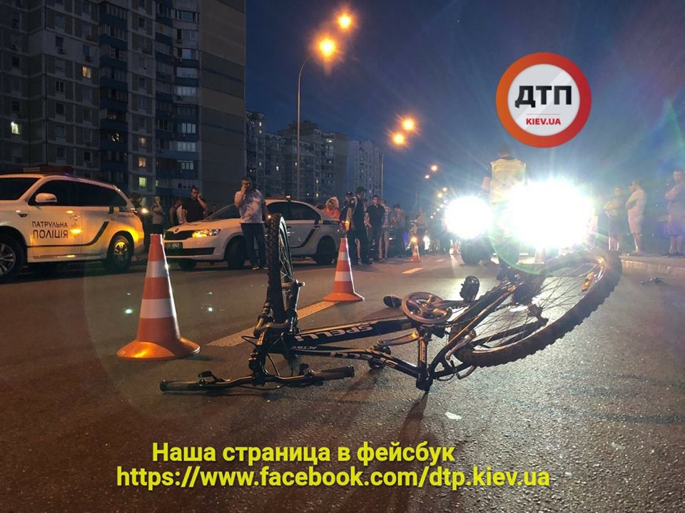 СМИ: Машина из кортежа Петра Порошенко сбила 13-летнего мальчика в Киеве