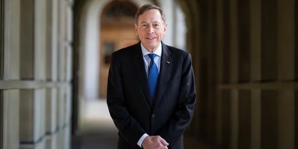 Экс-директор ЦРУ об украинских ударах по НПЗ РФ: "Ущерб огромен, ситуация будет только ухудшаться"