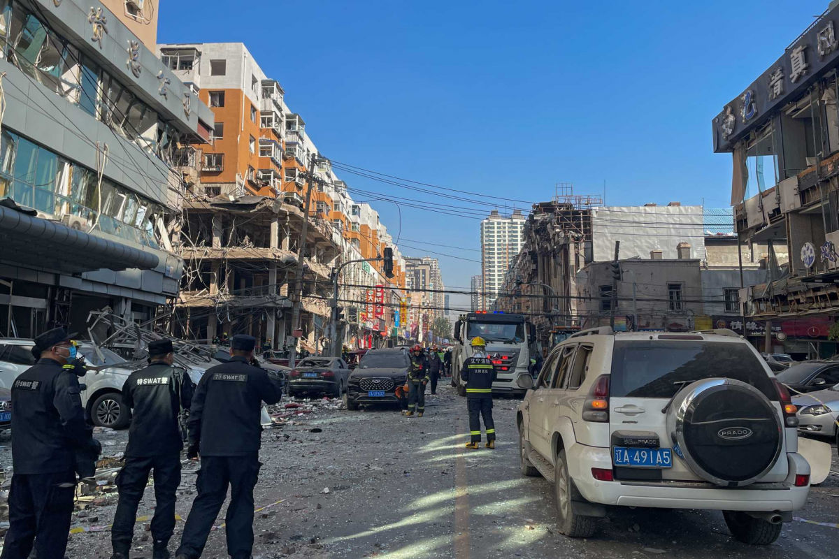 "Словно сброшена бомба": на видео засняли момент мощнейшего взрыва китайского ресторана