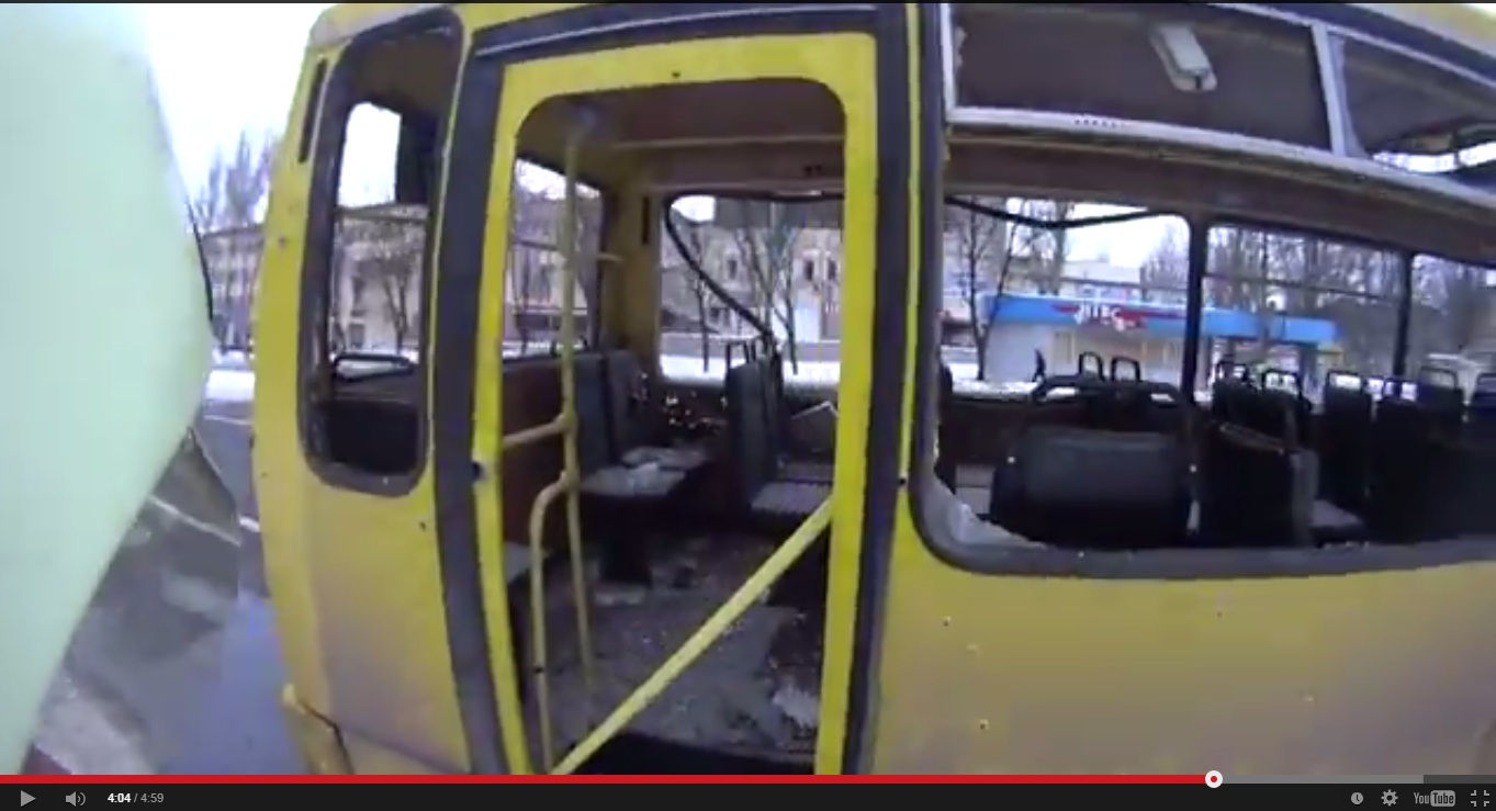 Последствия обстрела Киевского проспекта: изрешеченный автобус, выбитые окна в домах