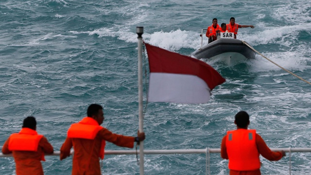 Спасатели продолжат поиски жертв крушения лайнера AirAsia