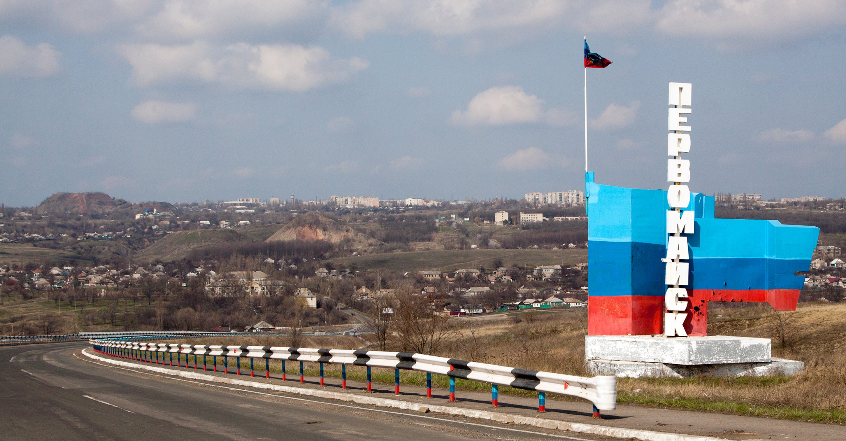 Луганская республика сейчас. Первомайск (город, Луганская область). Первомайск Луганская область 2014 год. Первомайск (город, Луганская область) города Луганской области.